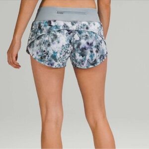 Lululemon Speed Up 2.5 Inch Kaleidofloral Multi/Blue Cast Shorts - Size 6 (W)